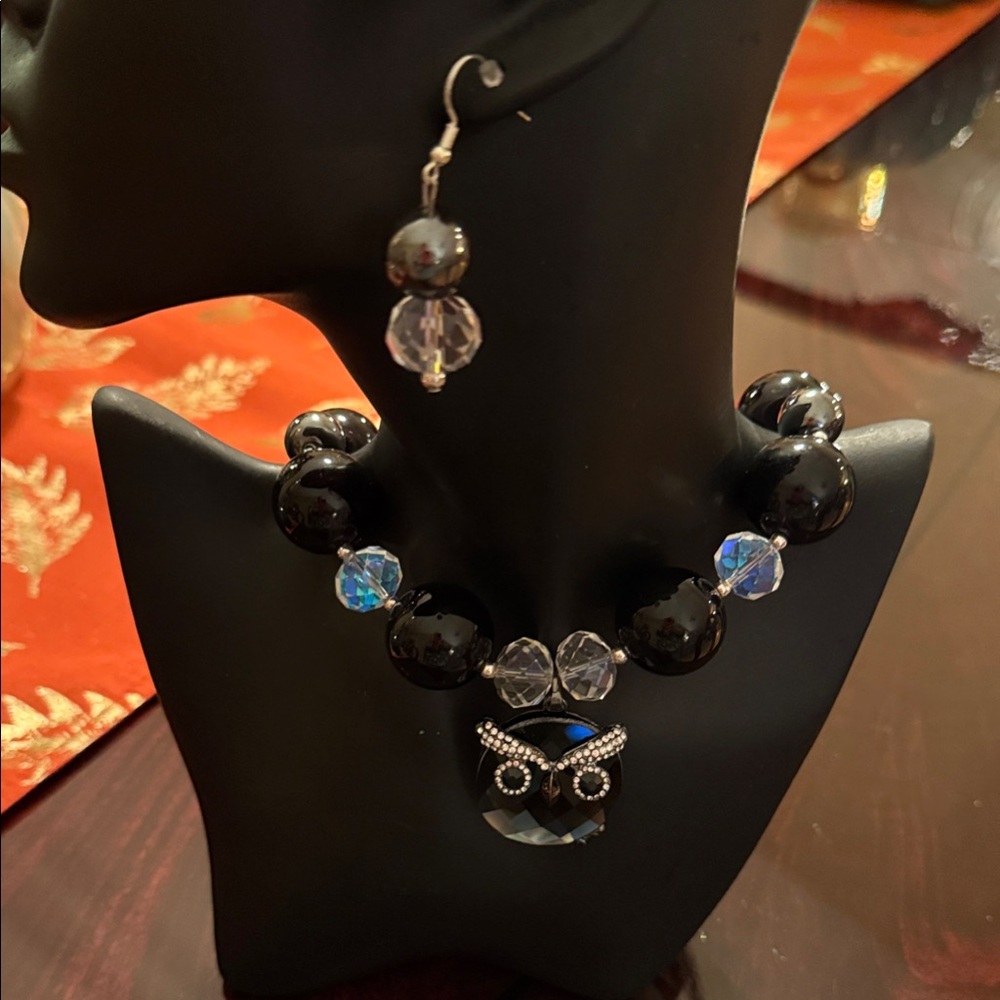 Chic Black and Silver Owl Necklace Set